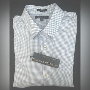 Banana Republic Men’s non iron button down dress shirt slim fit